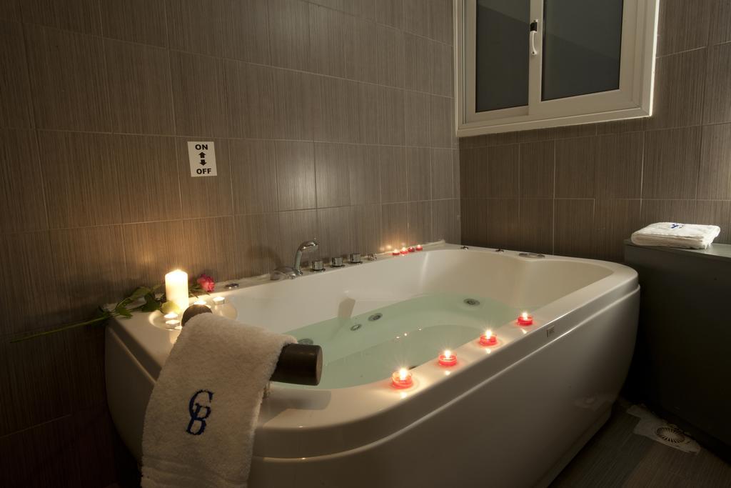 Queen Room Spa Bath