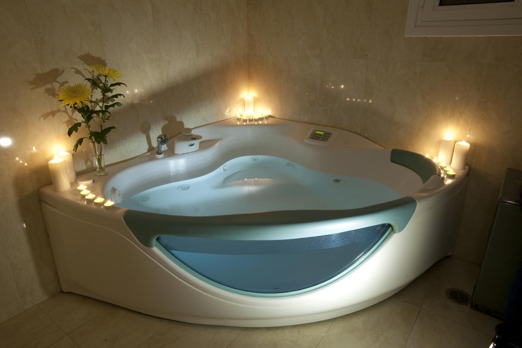 Queen Room Spa Bath